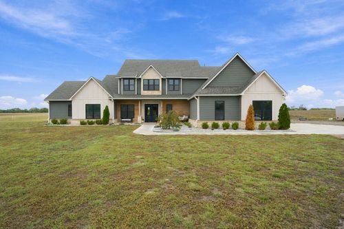 2111 S Yoder Cir, Garden Plain, KS, 67050-9310 | Card Image