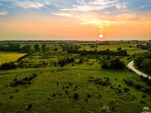 1587 N 450th Rd, Baldwin City, KS, 66006-7240 | Card Image