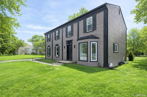 5590 Bayswater Rd, West Bloomfield, MI, 48322-1436 | Card Image