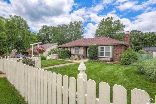 124 Bittersweet Ln, Lansing, KS, 66043-1401 | Card Image