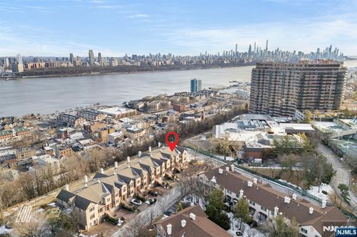 29 Victoria Pl E, Fort Lee, NJ, 07024-1814 | Card Image