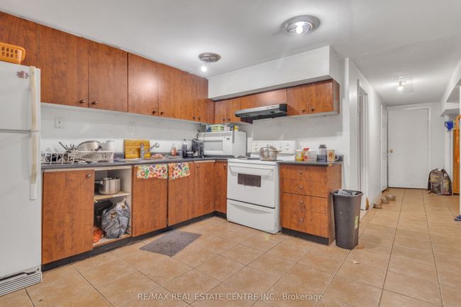 19 Langwith Crt, House other with 6 bedrooms, 3 bathrooms and 4 parking in Brampton ON | Image 6