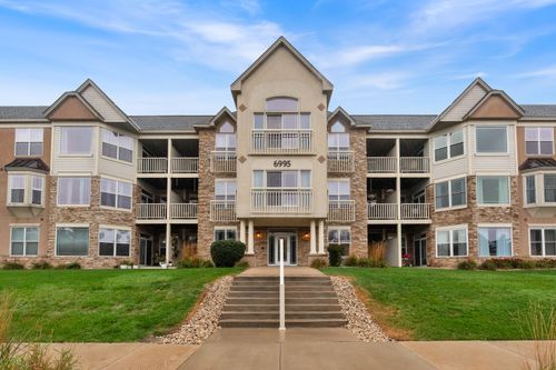 6995 S Riverwood Blvd, Franklin, WI, 53132-8011 | Card Image