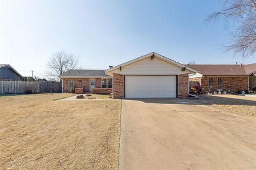 713 Lonnie Ln, Moore, OK, 73170-1228 | Card Image