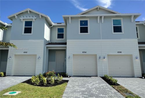 694 Se Lake Falls St, Port St. Lucie, FL, 34984-6692 | Card Image