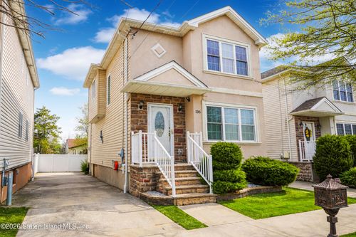 135 Roswell Ave, Staten Island, NY, 10314-4756 | Card Image