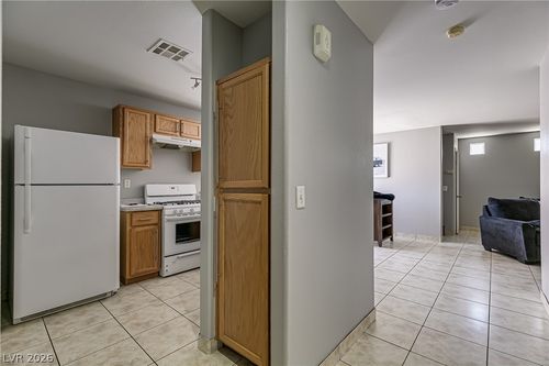 10010 Fragile Fields St, Las Vegas, NV, 89183-7136 | Card Image