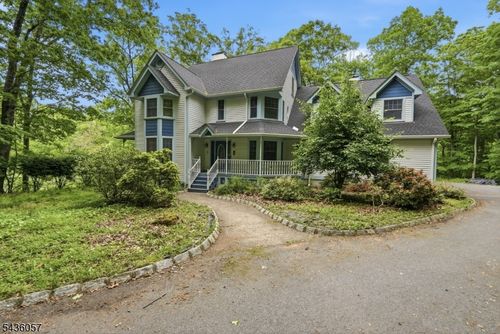 4 Meadow Oak Dr, Blairstown, NJ, 07825-4007 | Card Image
