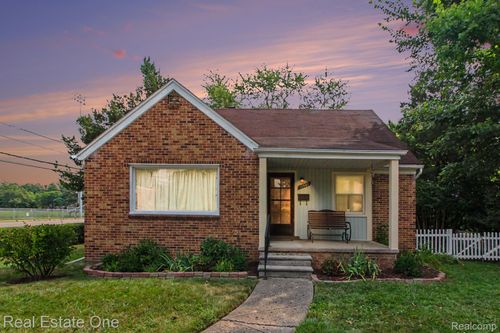 15982 Macarthur, Redford, MI, 48239-3982 | Card Image