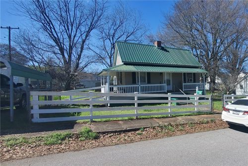 114 Hampton St, Pelzer, SC, 29669-1442 | Card Image