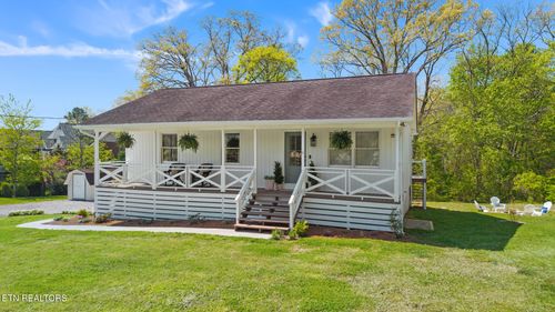 8001 Helen Dr, Powell, TN, 37849-3355 | Card Image