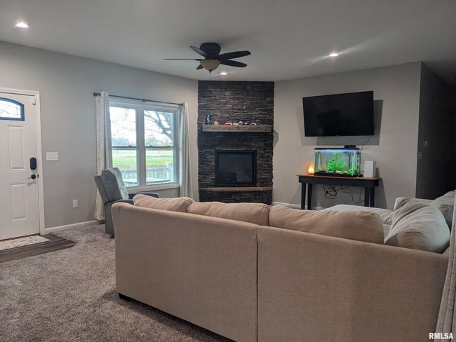 17359 Log Cabin Rd, House other with 4 bedrooms, 3 bathrooms and null parking in Ewing IL | Image 4