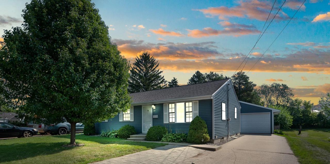 6th St, DE Pere, WI 54115