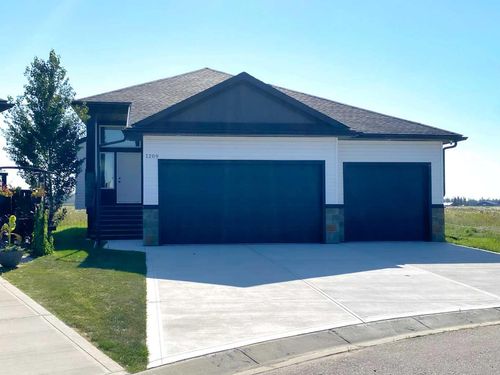 1209 Westview Dr, Bowden, AB, T0M0A1 | Card Image