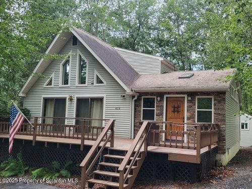 15 Hawthorn Dr, Gouldsboro, PA, 18424-8004 | Card Image