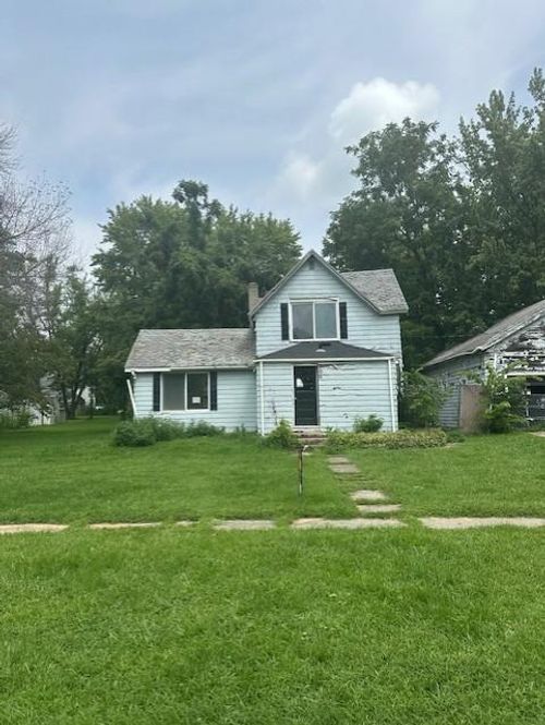 306 Maple St, Lyle, MN, 55953-9711 | Card Image