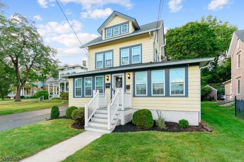 54 W Main St, Clinton, NJ, 08809-1268 | Card Image