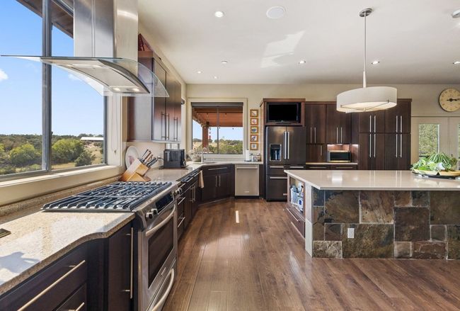 2401 W Fitzhugh Rd, House other with 3 bedrooms, 3 bathrooms and 3 parking in Dripping Springs TX | Image 14