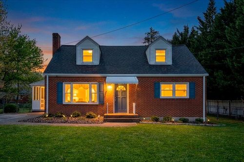 3717 Thompsons Ln, Roanoke, VA, 24018 | Card Image