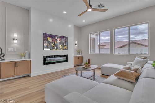 2621 Hanging Rock Dr, Las Vegas, NV, 89134-7315 | Card Image