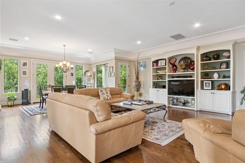 5520 Mcculloch Cir, Houston, TX, 77056-6643 | Card Image