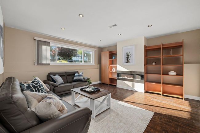 912 Seacrest Crt, House other with 6 bedrooms, 3 bathrooms and 3 parking in Port Moody BC | Image 21