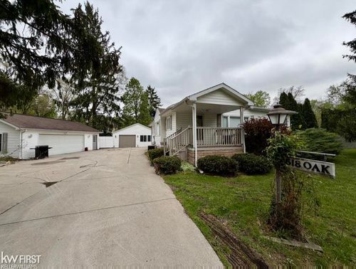 518 Oak St, Mount Morris, MI, 48458-1933 | Card Image