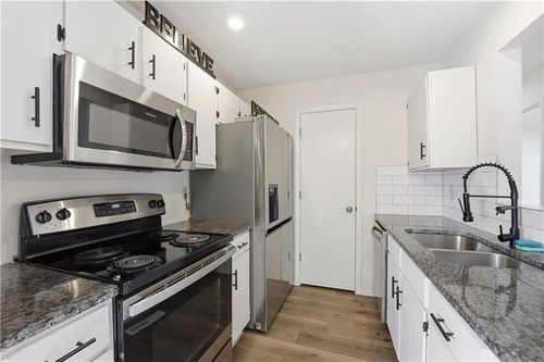 10901 Gillette St, Overland Park, KS, 66210-1123 | Card Image