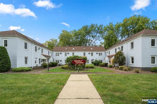 620C Grand Ave, Leonia, NJ, 07605-3112 | Card Image