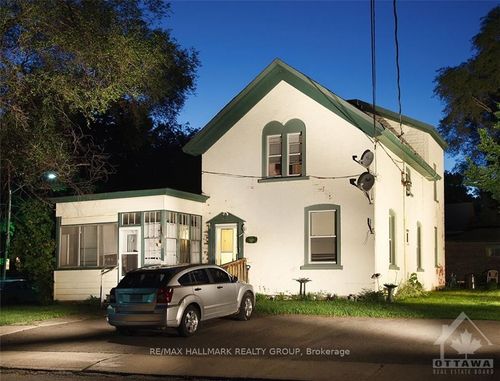 20 Russell St W, Smiths Falls, ON, K7A1N9 | Card Image