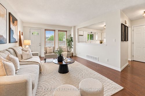 39-1333 Mary St N, Oshawa, ON, L1G6Z3 | Card Image