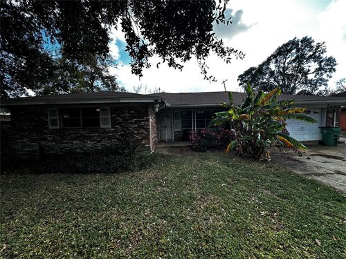 903 Elmwood Dr, Baytown, TX, 77520-2511 | Card Image