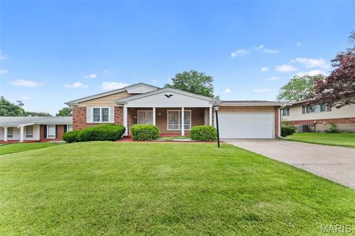 670 Gateswood Dr, Florissant, MO, 63033-3808 | Card Image