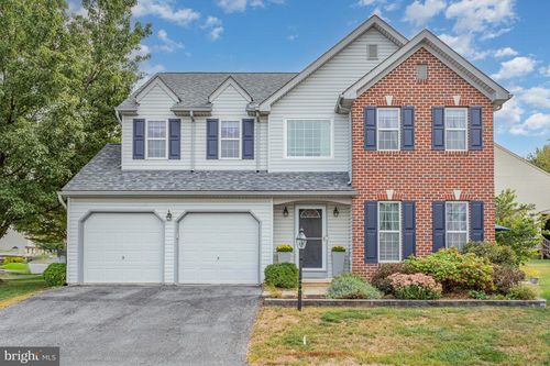 43 Apple Blossom Dr, Lancaster, PA, 17602-1652 | Card Image