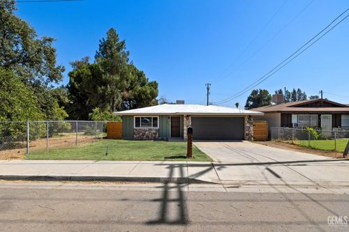 4513 Pioneer Dr, Bakersfield, CA, 93306-5731 | Card Image