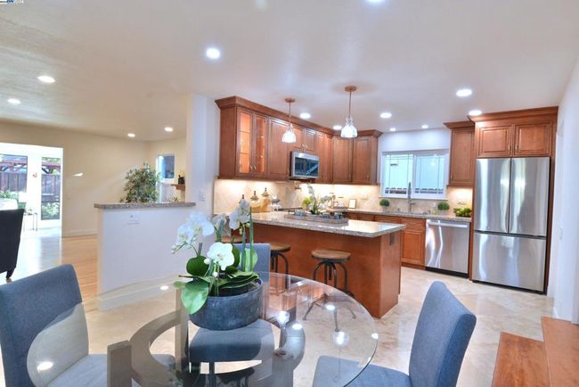 651 Brookfield Dr, House other with 3 bedrooms, 2 bathrooms and 2 parking in Livermore CA | Image 8