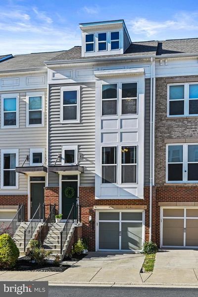 42644 New Dawn Terrace, Townhouse with 3 bedrooms, 2 bathrooms and null parking in BRAMBLETON VA | Image 2