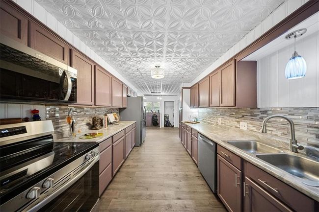 So much counter and cabinet space | Image 13