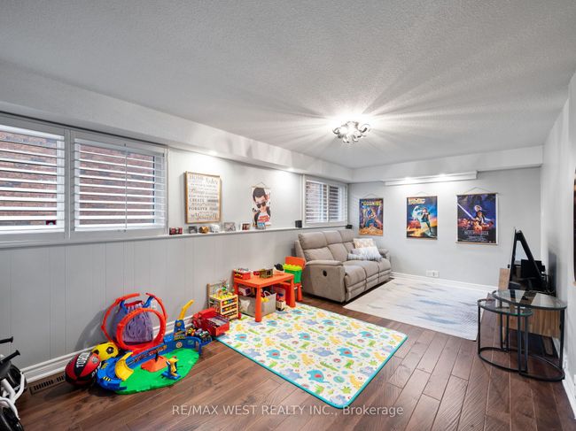 8 - 1564 Kerns Rd, Condo with 4 bedrooms, 2 bathrooms and 2 parking in Burlington ON | Image 33