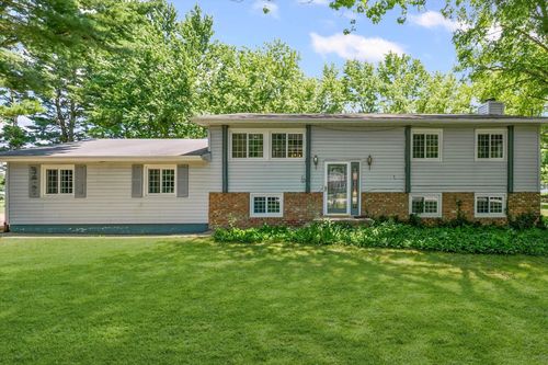 12126 Maple Hill Dr, Farmer City, IL, 61842-7810 | Card Image