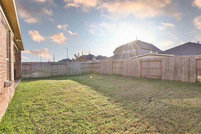 Plenty of space to bask in the sunlight. Make this home YOURS!! | Image 28