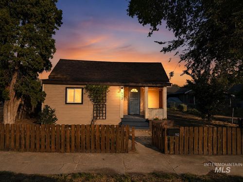 512 15th Ave N, Nampa, ID, 83687-3535 | Card Image