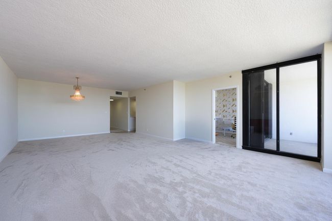 APT-17C - 525 S Flagler Dr, Condo with 2 bedrooms, 2 bathrooms and null parking in West Palm Beach FL | Image 7