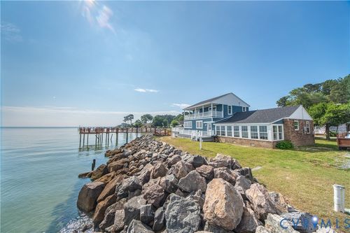 154 Riverside Dr, Deltaville, VA, 23043-2228 | Card Image
