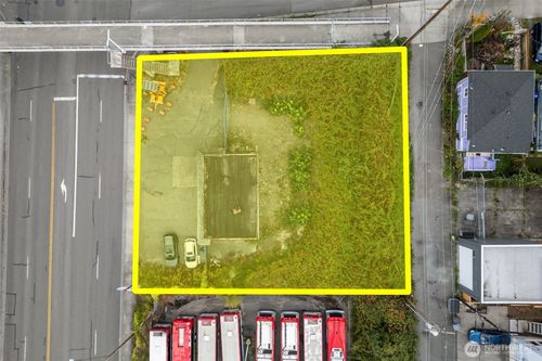 2501 W Marine View Dr, Everett, WA, 98201-2731 | Card Image