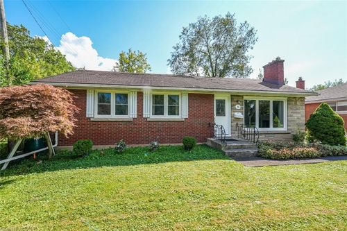 16 Byrne Blvd, St. Catharines, ON, L2T2H7 | Card Image