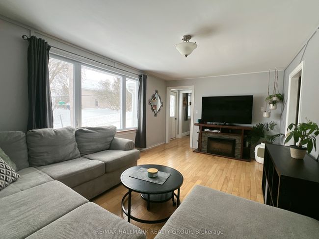38 William Meek Dr, House other with 3 bedrooms, 1 bathrooms and 2 parking in Braeside ON | Image 9