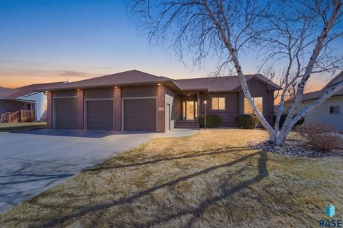 3400 S Alpine Ave Avenue, Sioux Falls, SD, 57110-6100 | Card Image