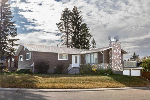 5015 35 St, Innisfail, AB, T4G1H5 | Card Image
