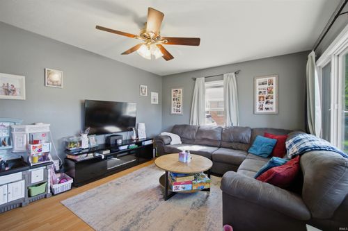 132 W North C St, Gas City, IN, 46933-1450 | Card Image
